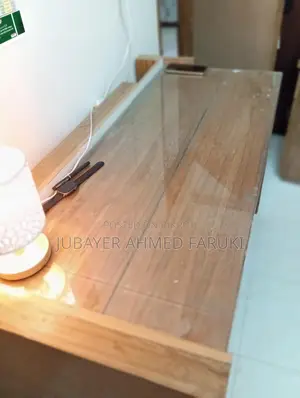 টেবিলটি বিক্রি হবে