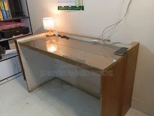টেবিলটি বিক্রি হবে