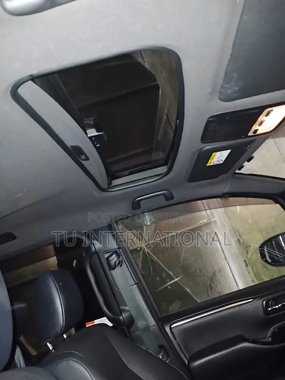 Toyota Esquire GI NON HV & SUNROOF 2020
