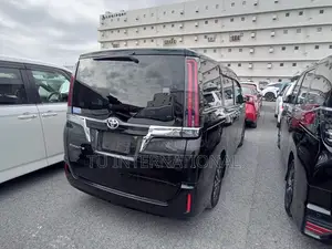 Toyota Esquire GI NON HV & SUNROOF 2020