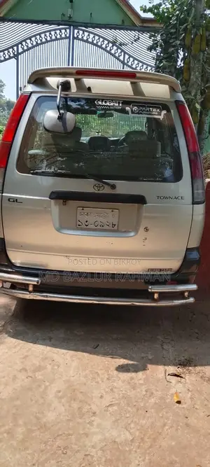 Toyota Noah ` 2003