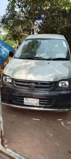Toyota Noah ` 2003