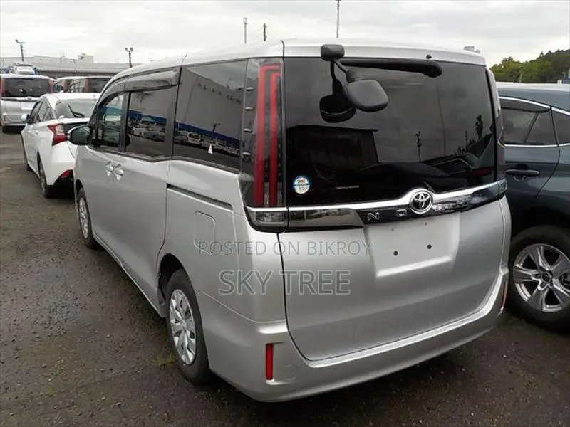 Toyota Noah X 2020