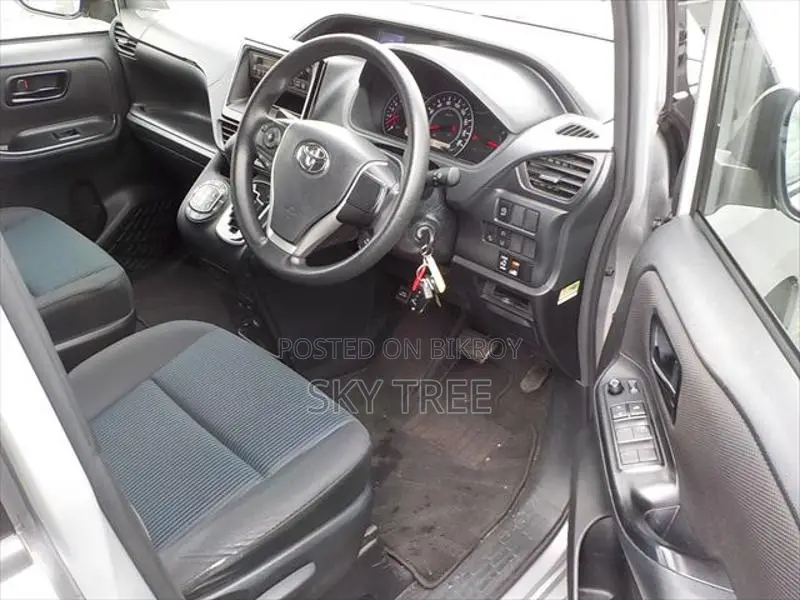 Toyota Noah X 2020