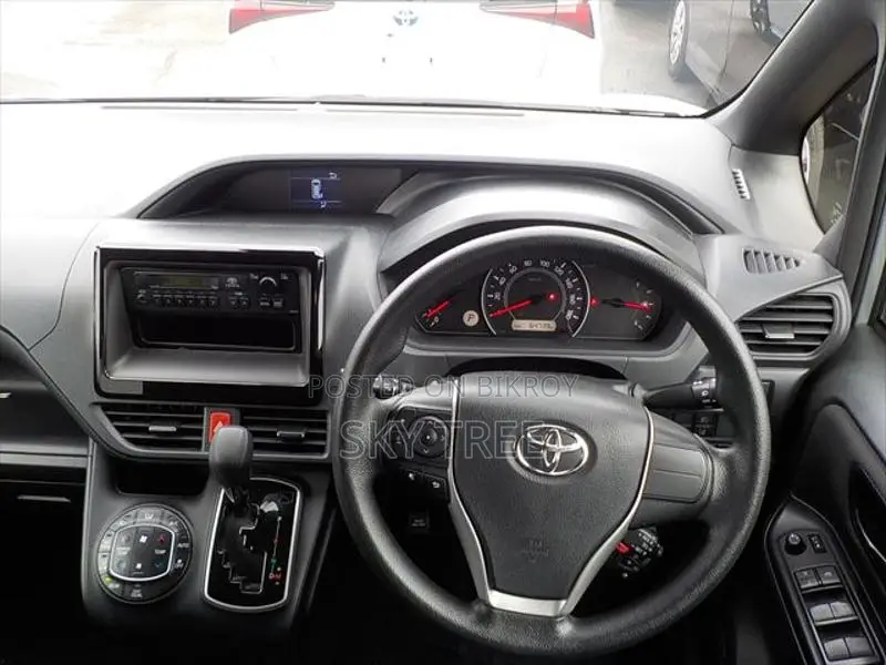Toyota Noah X 2020