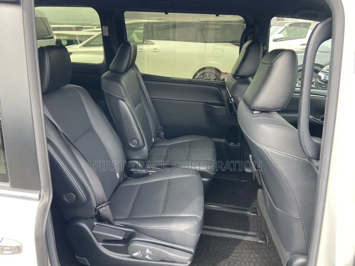 Toyota Esquire GI Leather 2020