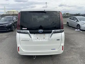 Toyota Esquire GI Leather 2020