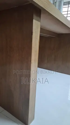 ডাইনিং টেবিল নতুন ব্যবহার করা হয় না