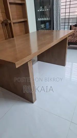 ডাইনিং টেবিল নতুন ব্যবহার করা হয় না