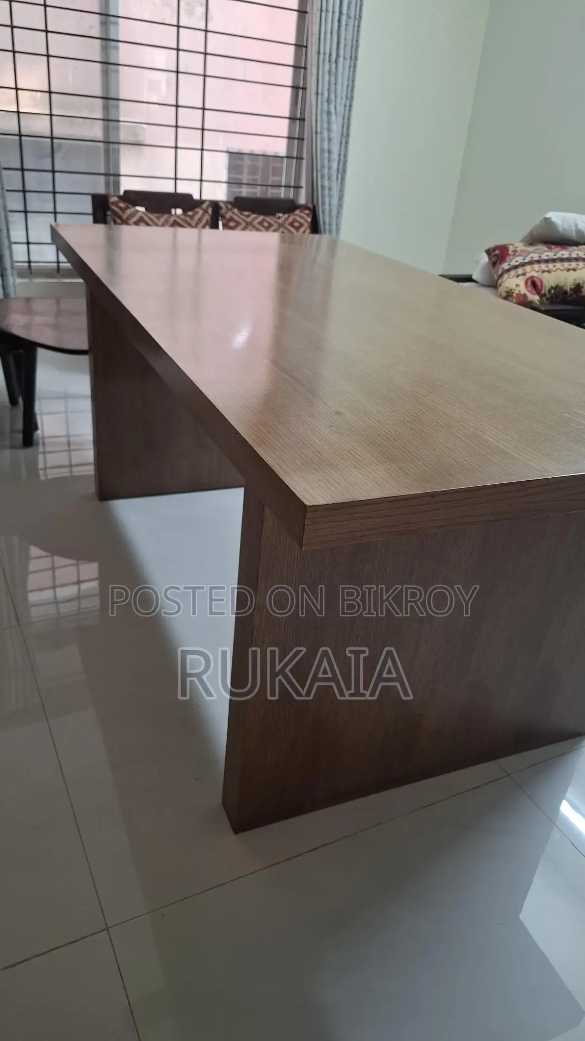 ডাইনিং টেবিল নতুন ব্যবহার করা হয় না