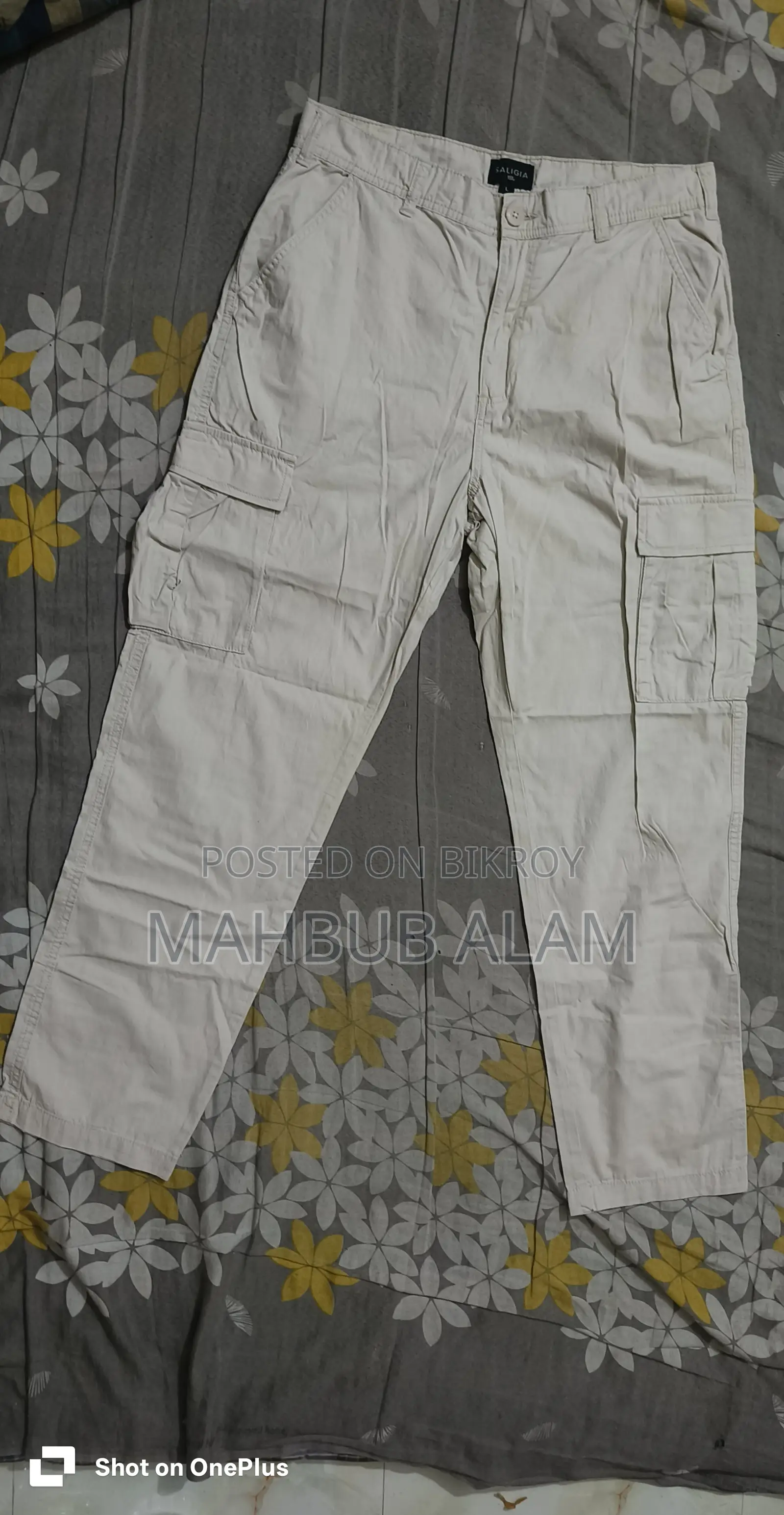 Salagia Cargo Pants White Color.