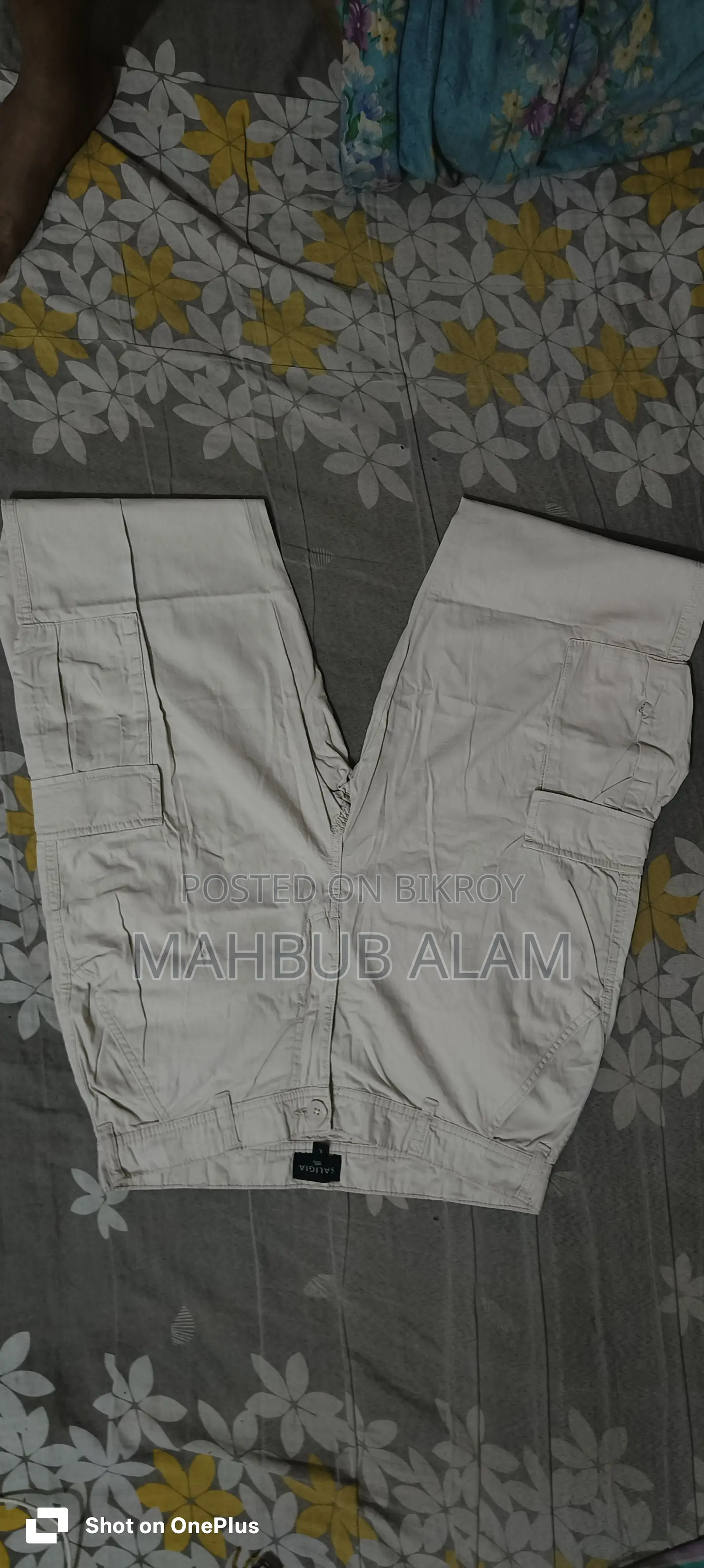 Salagia Cargo Pants White Color.
