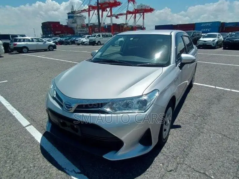 Toyota Axio Hybrid EX Silver 2020