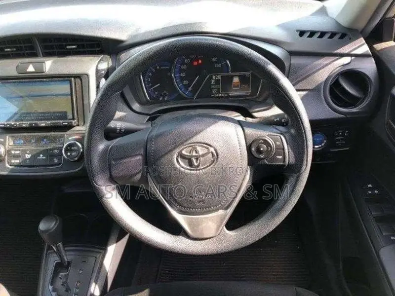 Toyota Axio Hybrid EX Silver 2020