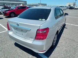 Toyota Axio Hybrid EX Silver 2020