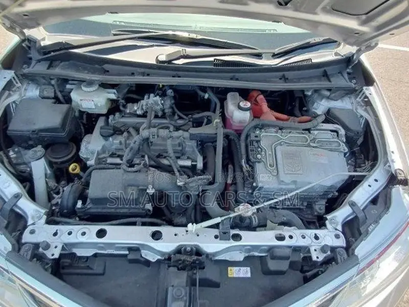 Toyota Axio Hybrid EX Silver 2020