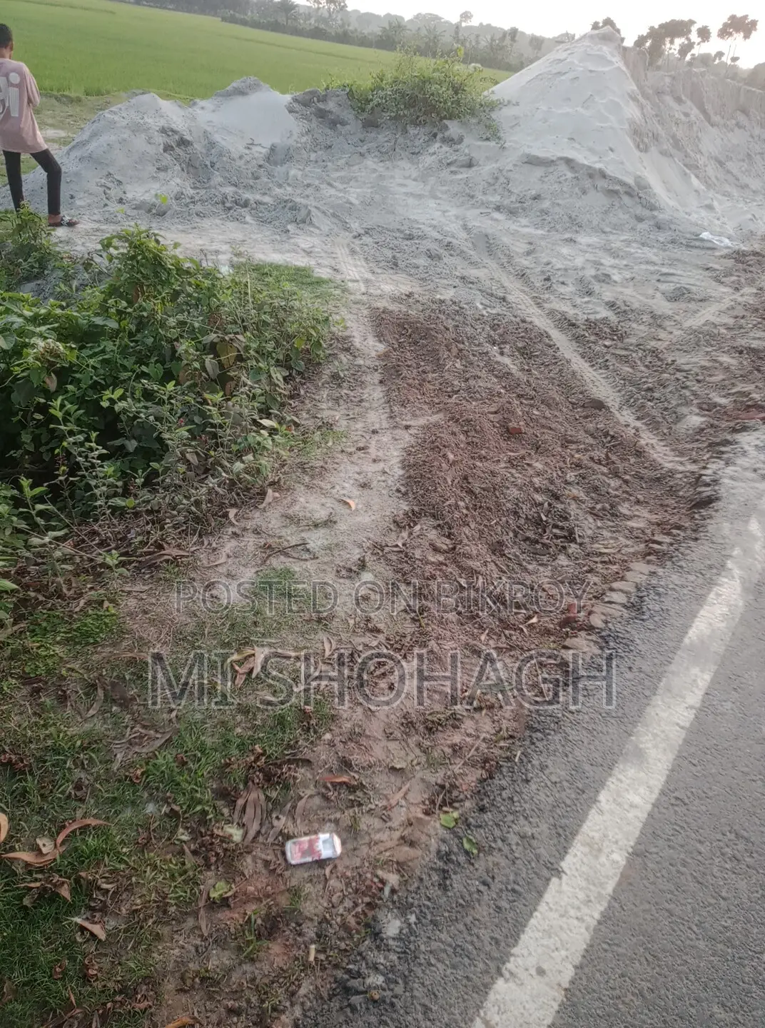 Land for urgent sale.