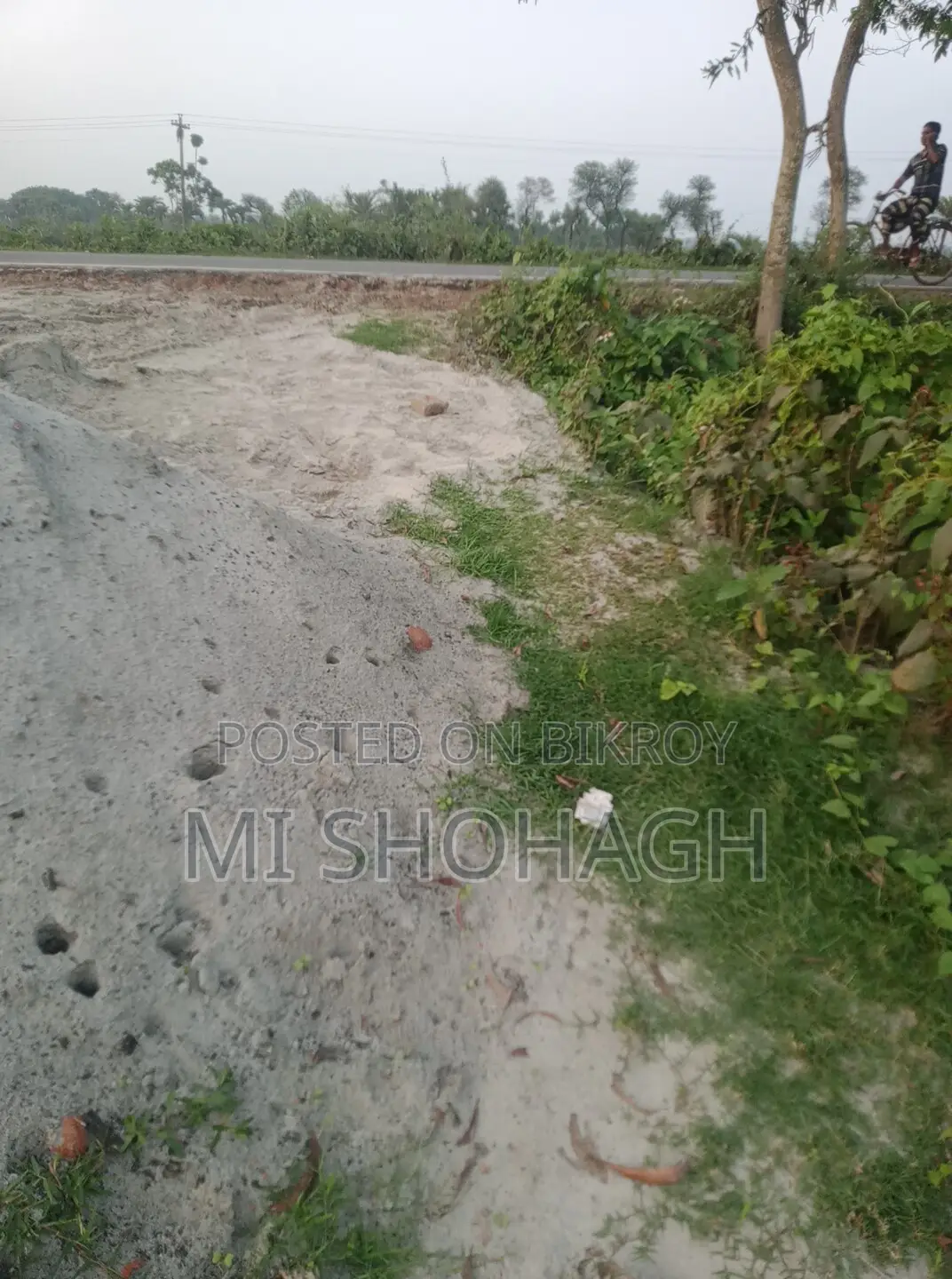Land for urgent sale.