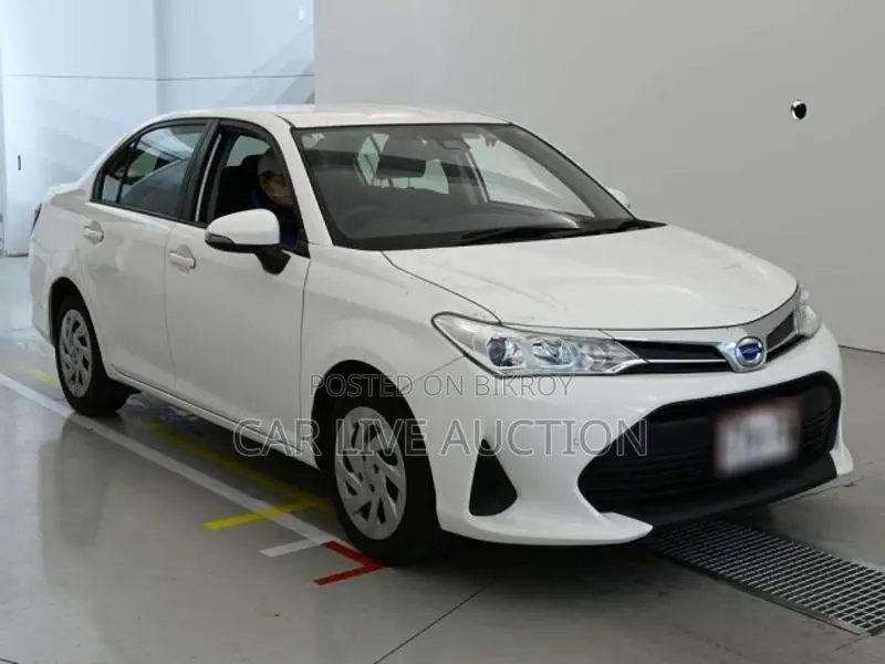 Toyota Axio HYBRID EX 2021
