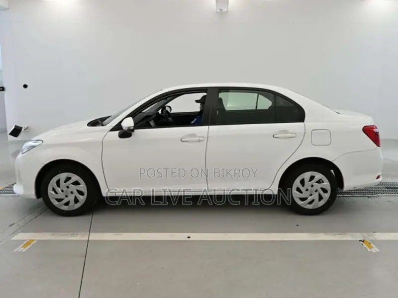 Toyota Axio HYBRID EX 2021