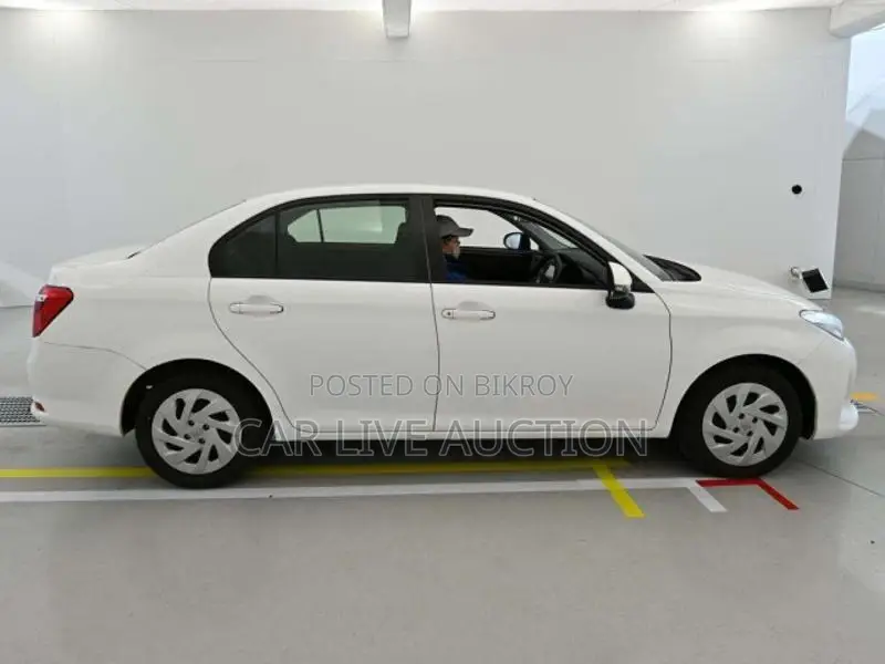 Toyota Axio HYBRID EX 2021