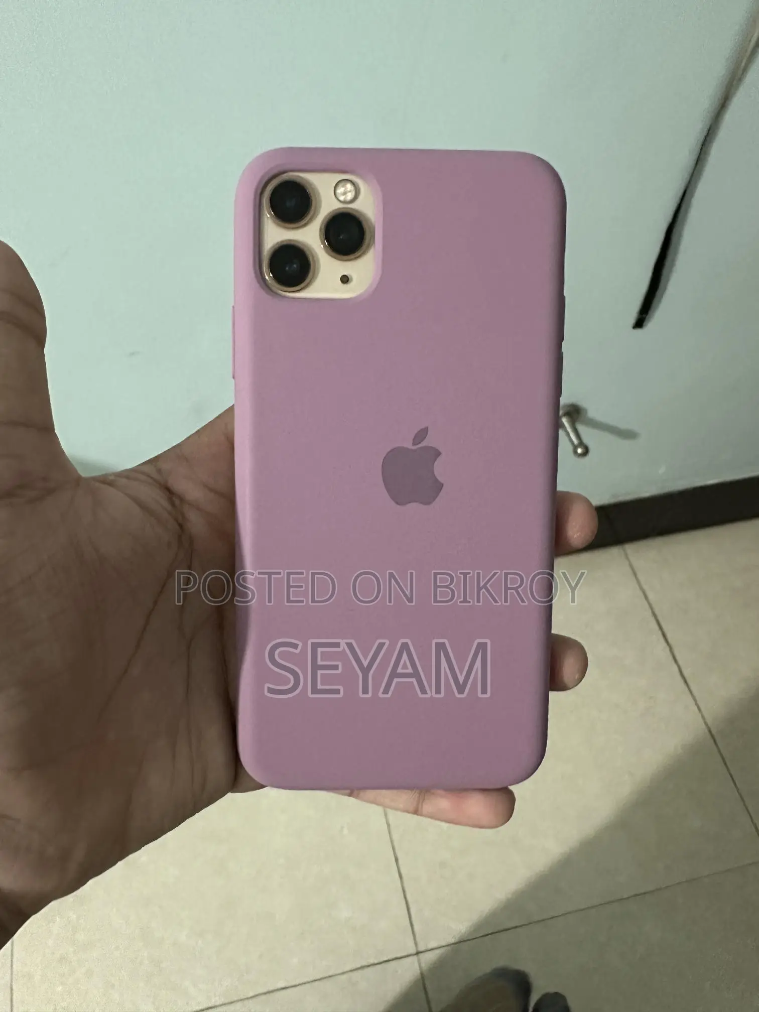 Apple iPhone 11 Pro Max . (Used)