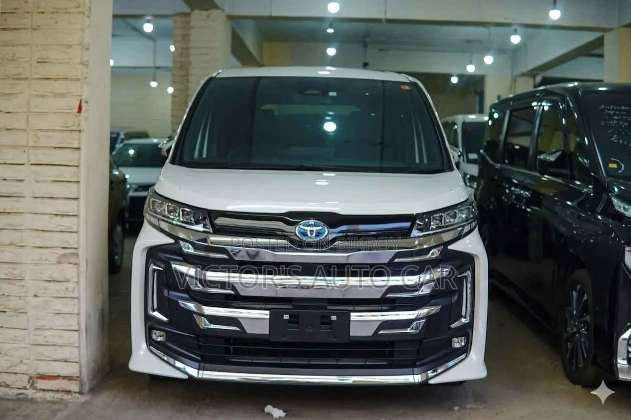 Toyota Noah S-Z FULL LOADED 2023