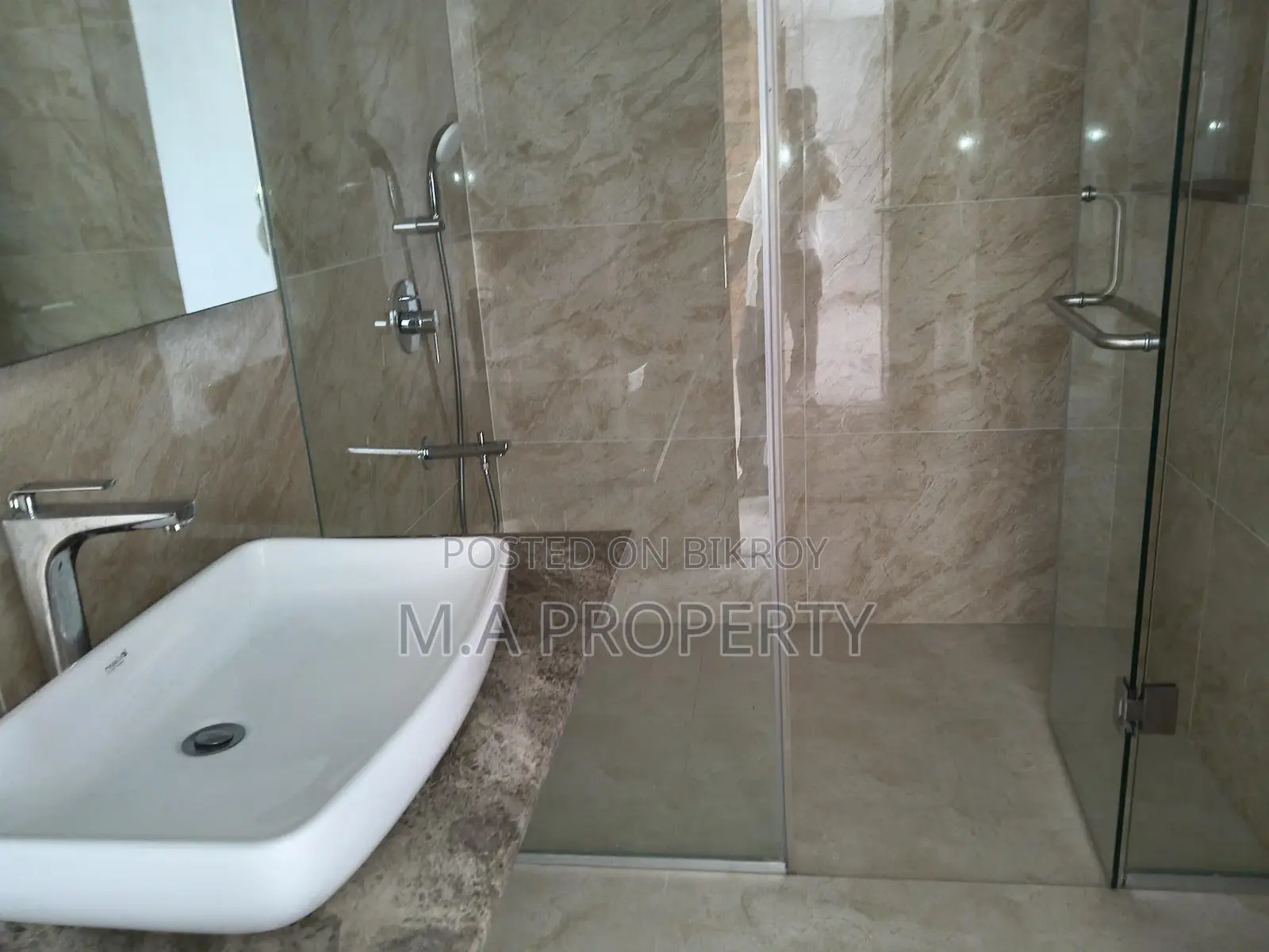 WELL DECORATED 4BED FURNISHED FLAT RENT IN GULSHAN 2