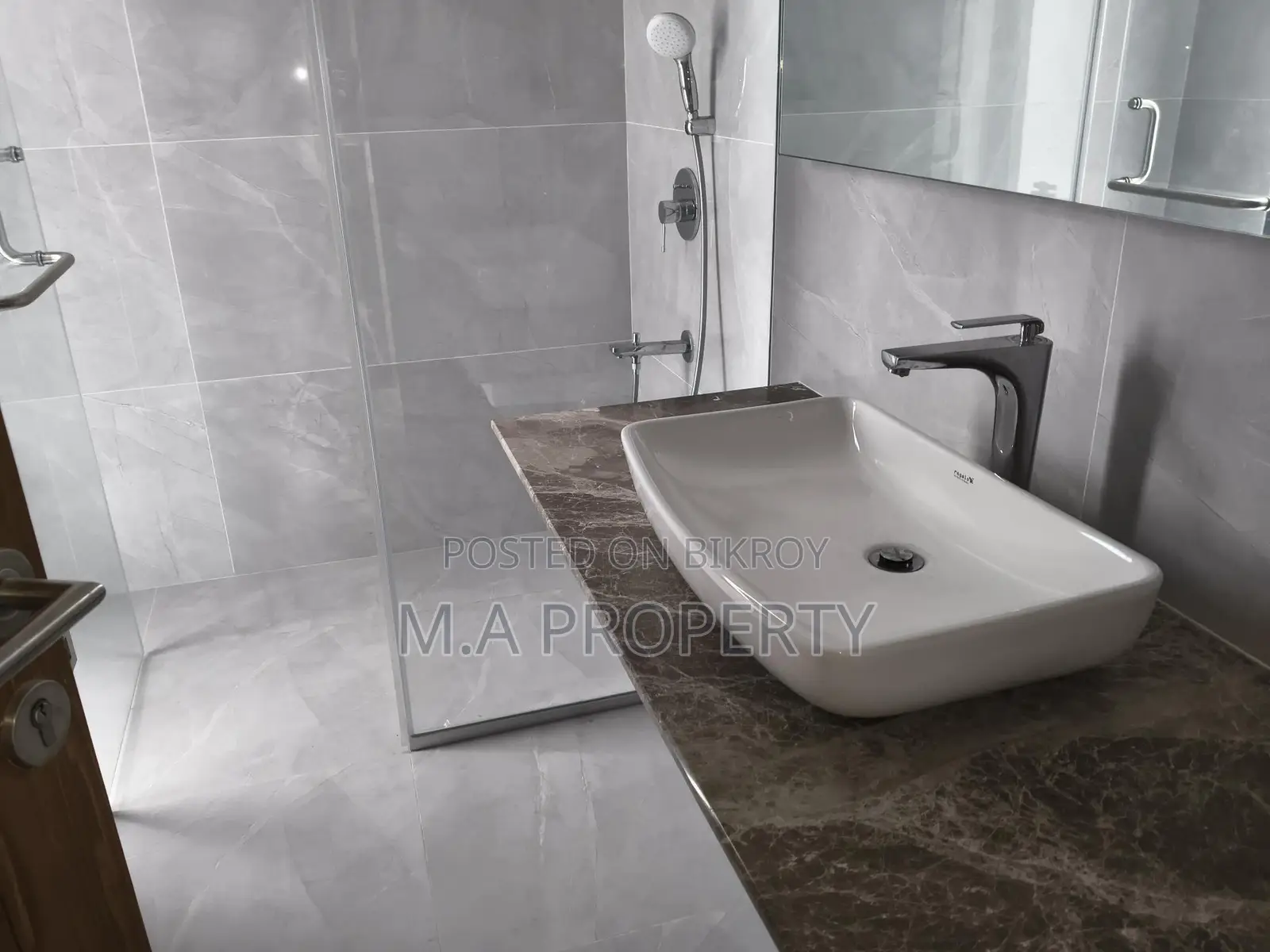 WELL DECORATED 4BED FURNISHED FLAT RENT IN GULSHAN 2