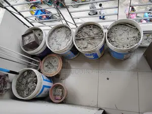 রঙের বালতি মাটিসহ বিক্রি হবে