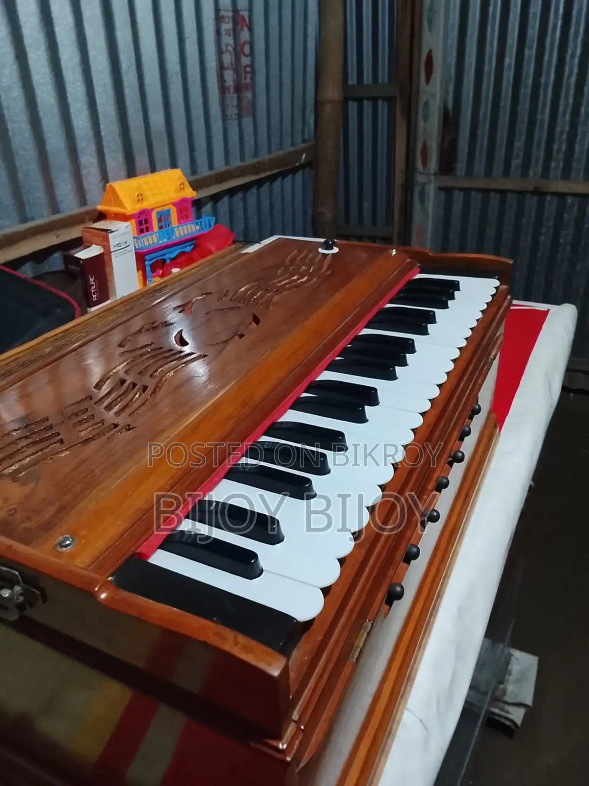 37 Harmonium