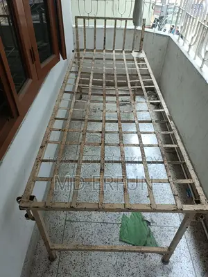 হসপিটালের লোহার ব্যাট