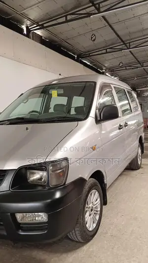 Toyota Noah kr42 2005