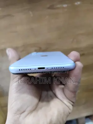 Apple iPhone 11 . (Used)