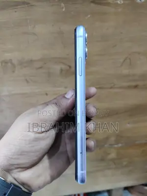 Apple iPhone 11 (Used)