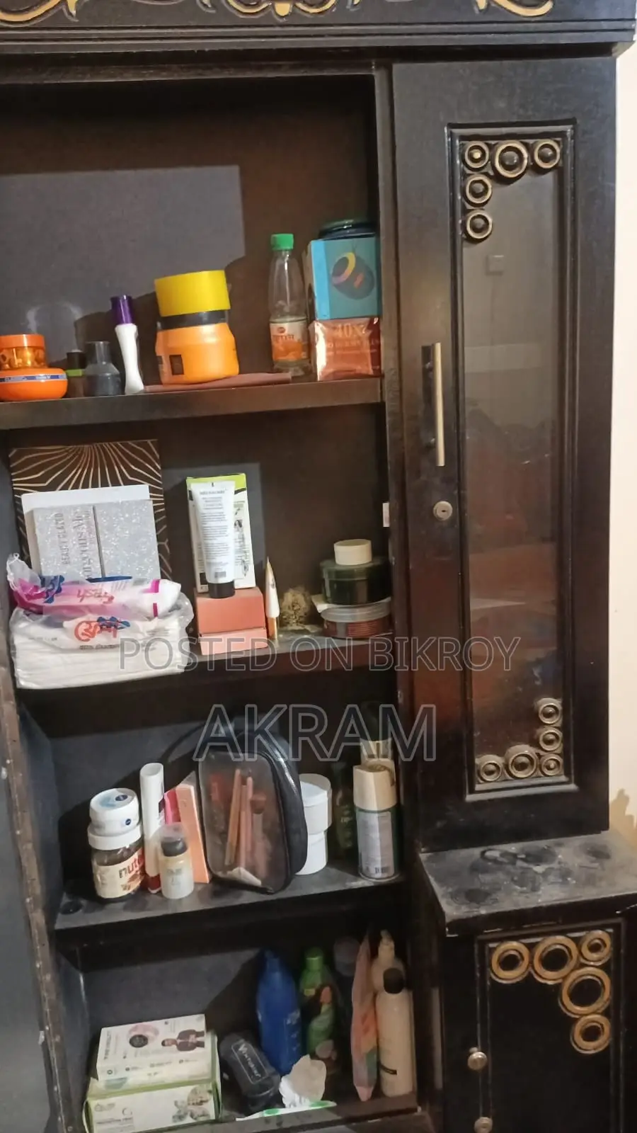 ড্রেসিং টেবিল