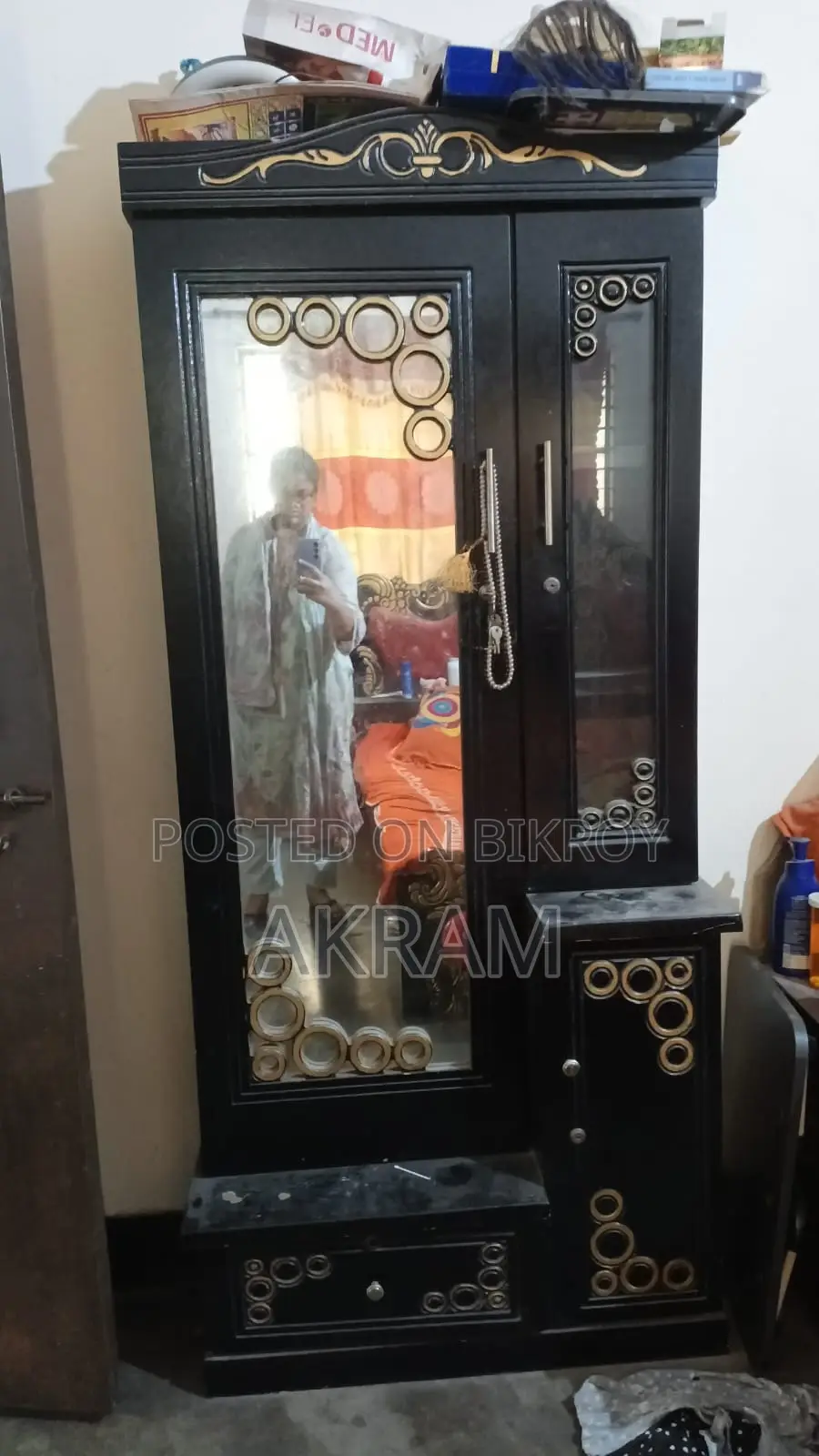 ড্রেসিং টেবিল