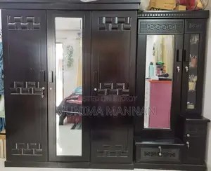 আলমারি, ড্রেসিং টেবিল এবং খাট