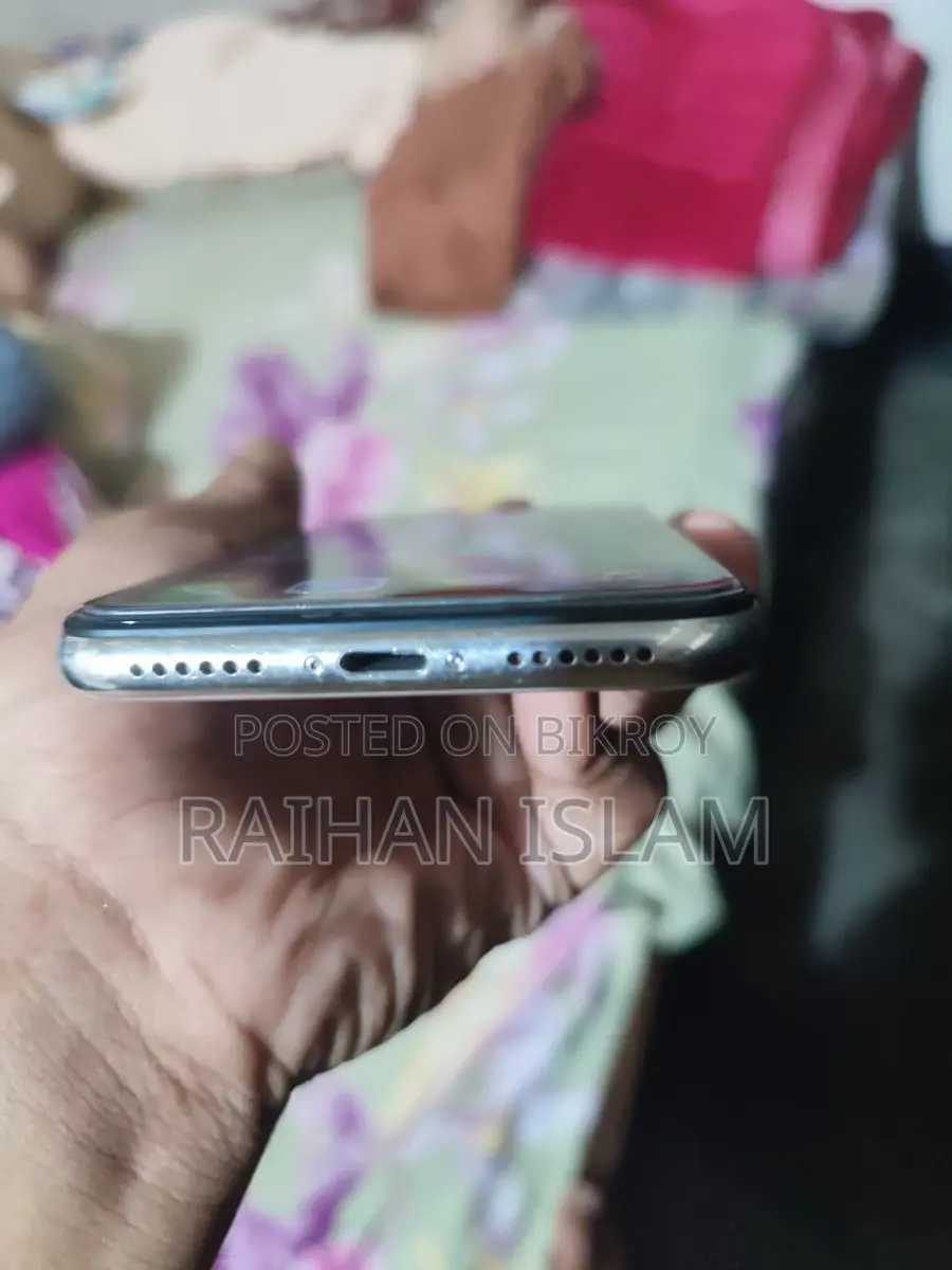 Apple iPhone X . (Used)