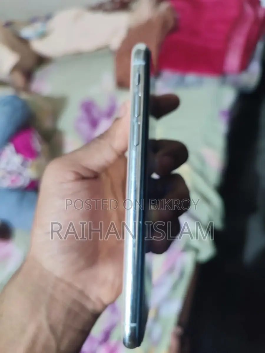 Apple iPhone X . (Used)