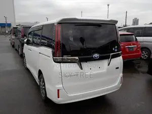 Toyota Esquire GI PREMIUM PACKAGE 2020