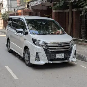 Toyota Noah WXB-HYBRID 2016