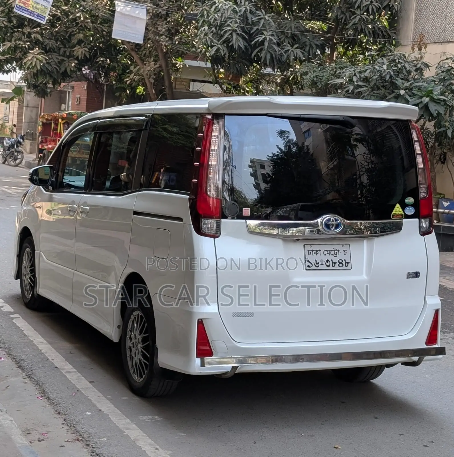 Toyota Noah WXB-HYBRID 2016