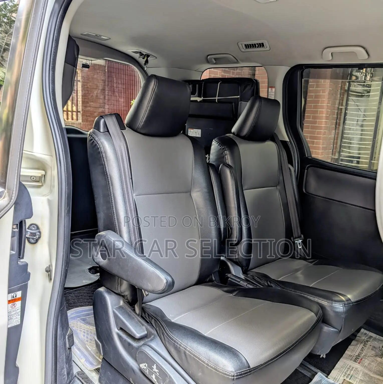 Toyota Noah WXB-HYBRID 2016