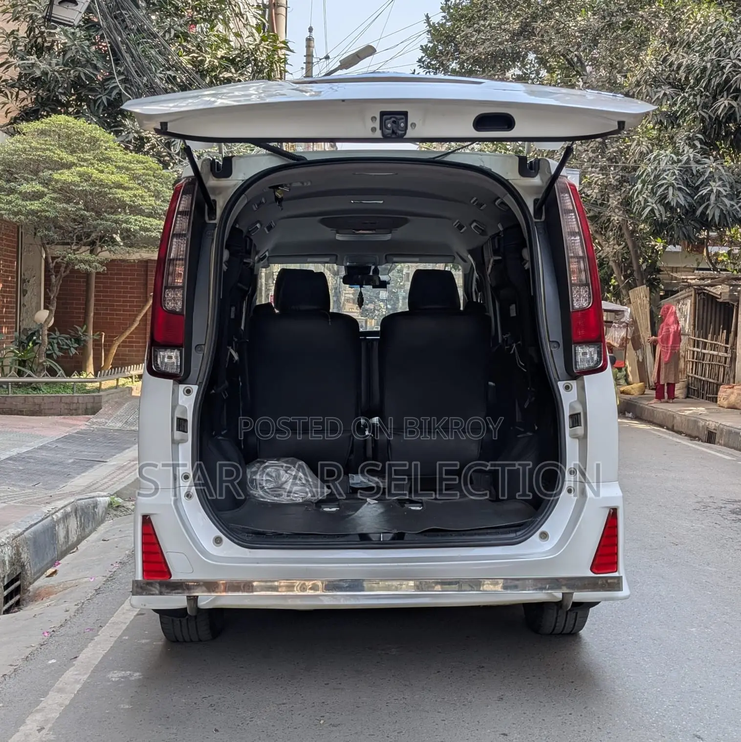 Toyota Noah WXB-HYBRID 2016