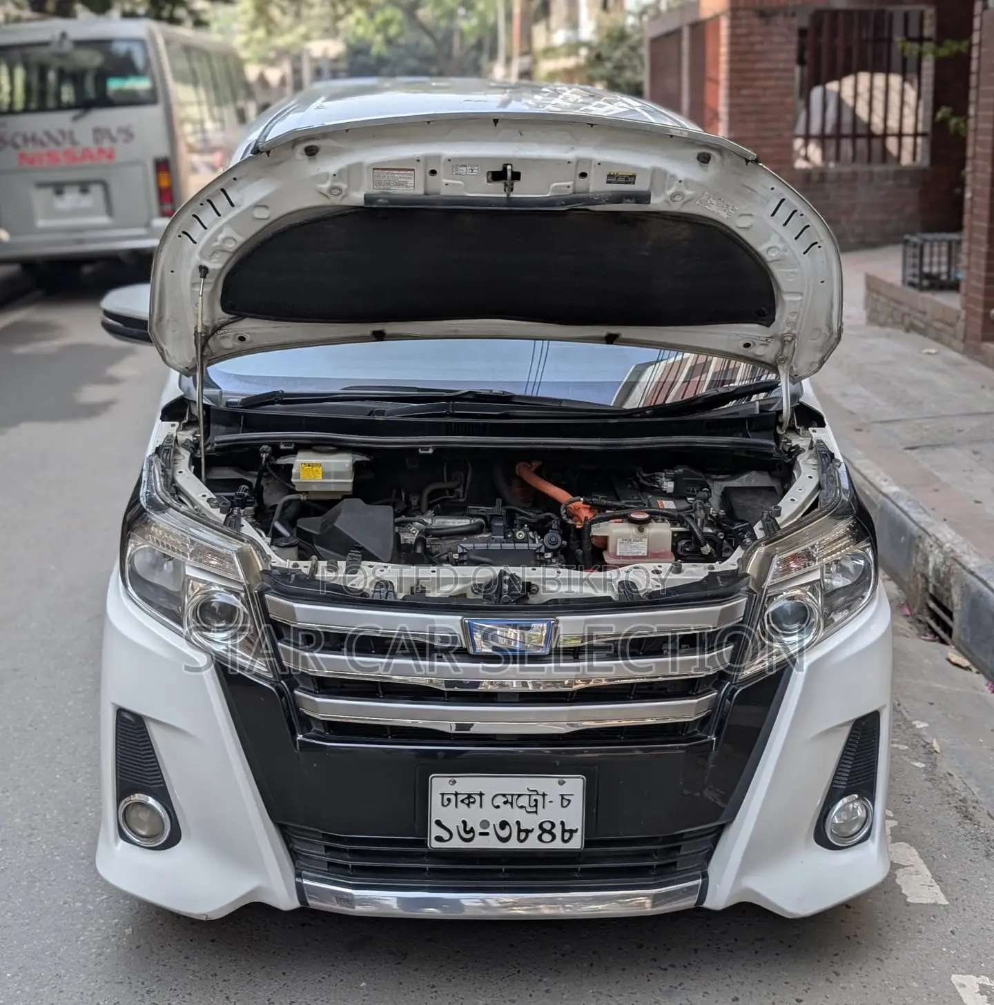 Toyota Noah WXB-HYBRID 2016