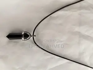 ক্রিস্টাল পয়েন্ট পেনডেন্ট [কালো] লিমিটেড ড্রপ