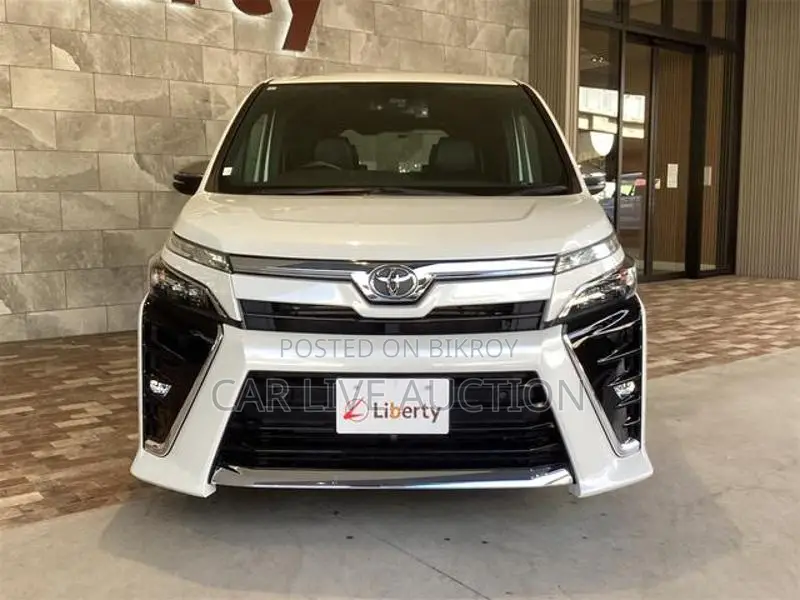 Toyota Voxy hybrid 2021