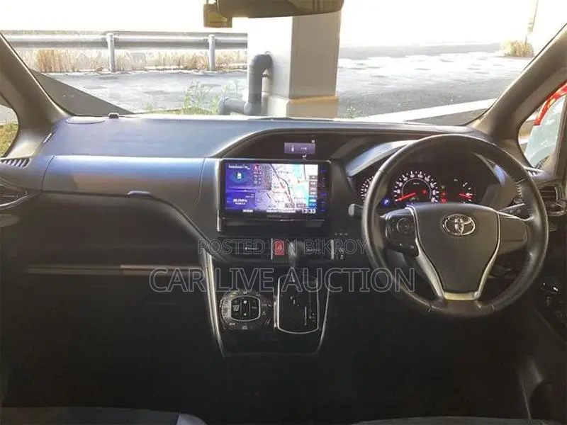 Toyota Voxy hybrid 2021