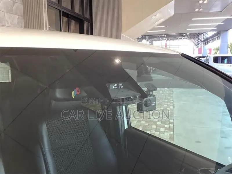 Toyota Voxy hybrid 2021